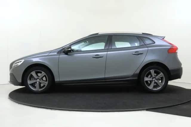 Volvo V40 Cross Country (2017) thumbnail 2