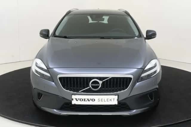 Volvo V40 Cross Country (2017) thumbnail 3