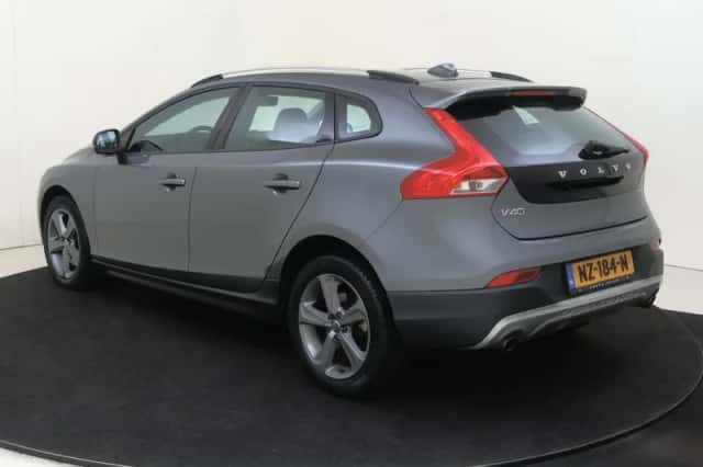 Volvo V40 Cross Country (2017) thumbnail 4