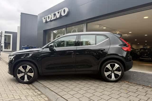 Volvo XC40 (2022) thumbnail 2