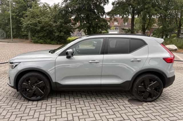 Volvo EX40 (2025) thumbnail 2