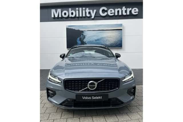 Volvo V60 (2022) thumbnail 2