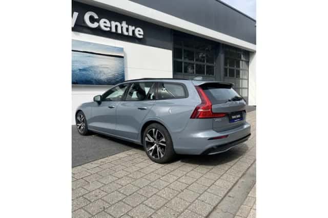Volvo V60 (2022) thumbnail 4