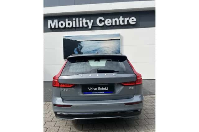 Volvo V60 (2022) thumbnail 5