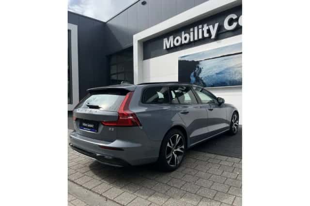 Volvo V60 (2022) thumbnail 6