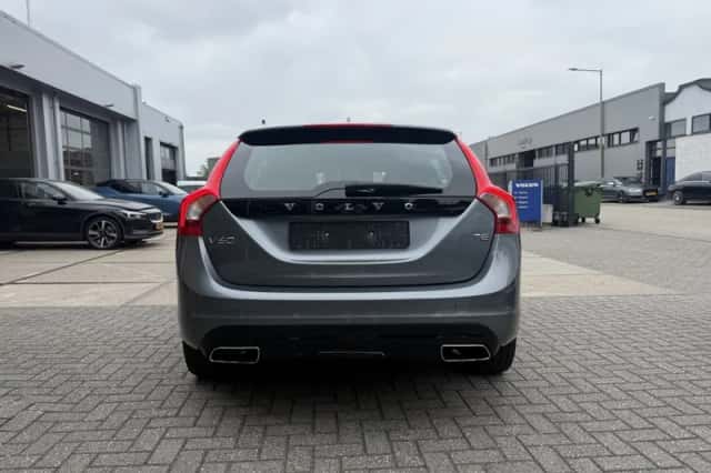 Volvo V60 (2018) thumbnail 4