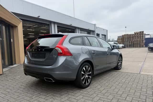 Volvo V60 (2018) thumbnail 5
