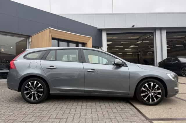 Volvo V60 (2018) thumbnail 6
