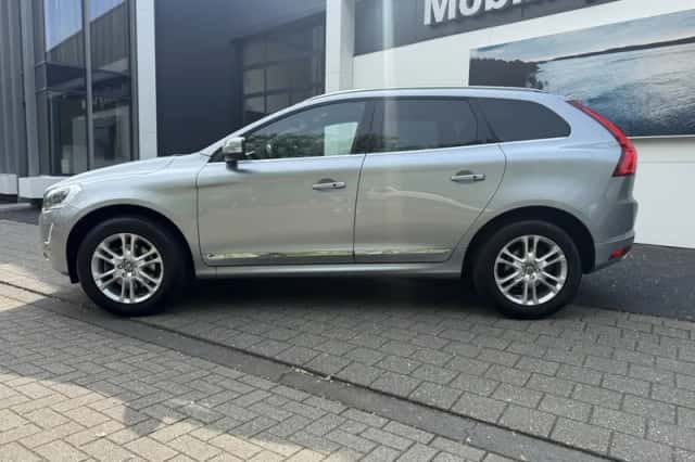 Volvo XC60 (2016) thumbnail 2