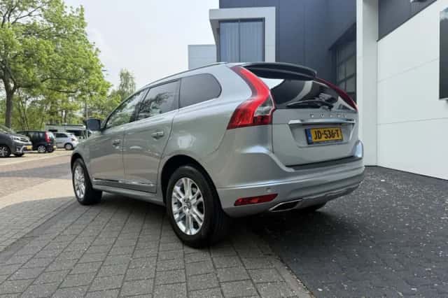 Volvo XC60 (2016) thumbnail 3