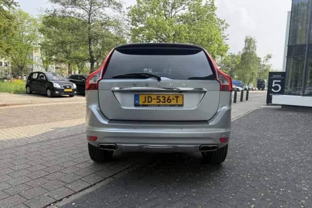 Volvo XC60 (2016) thumbnail 4