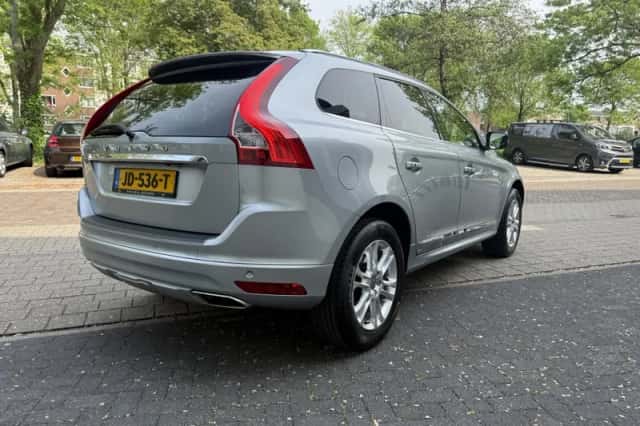 Volvo XC60 (2016) thumbnail 5
