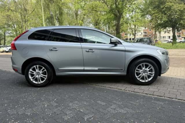 Volvo XC60 (2016) thumbnail 6