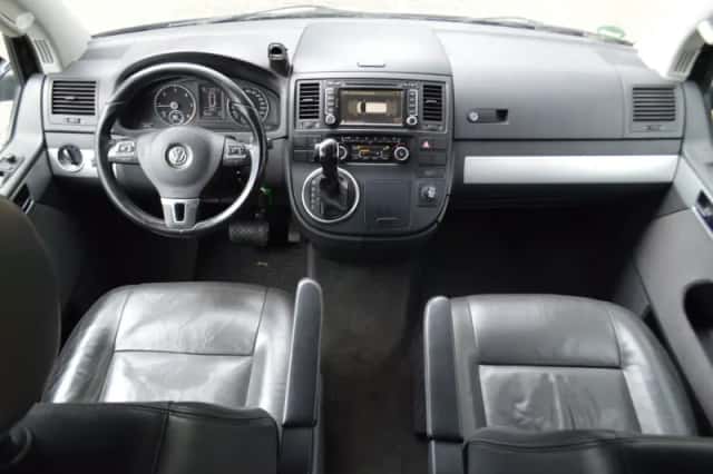 Volkswagen Multivan (2013) thumbnail 3