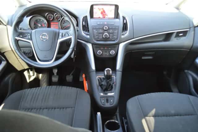 Opel Zafira (2013) thumbnail 3