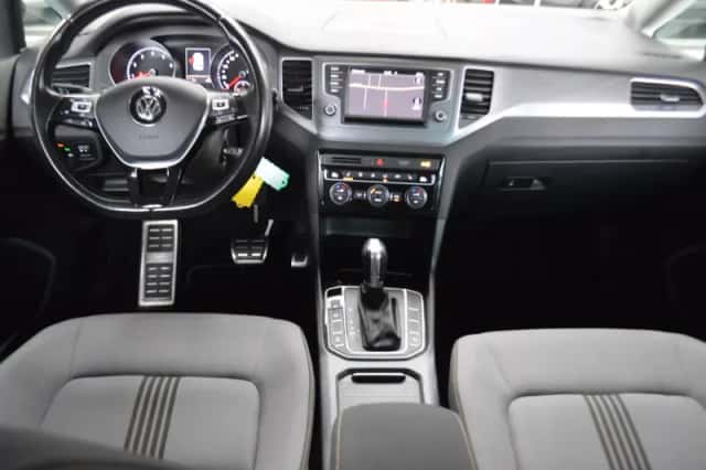 Volkswagen Golf Sportsvan (2016) thumbnail 2