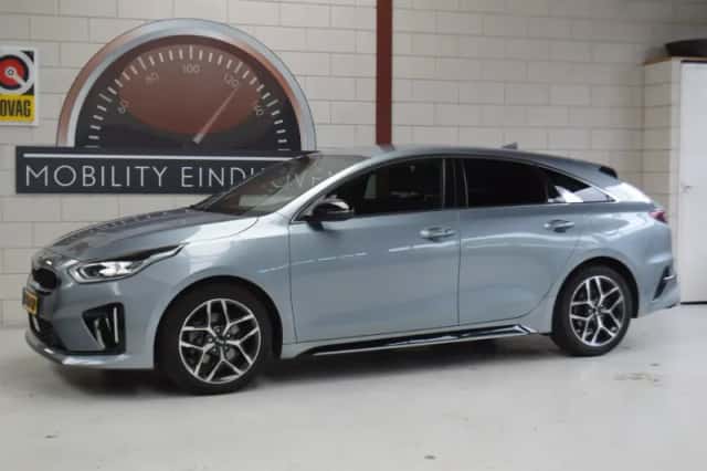 Kia ProCeed (2021) thumbnail 2