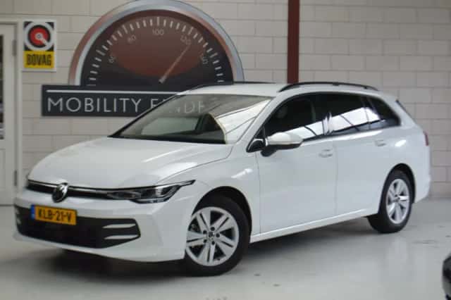 Volkswagen Golf (2025) thumbnail 1