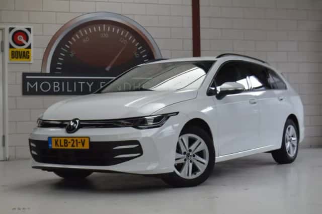 Volkswagen Golf (2025) thumbnail 4