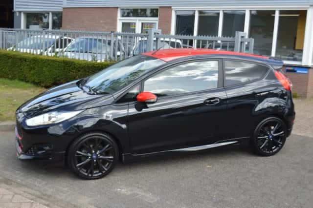 Ford Fiesta (2015) thumbnail 2