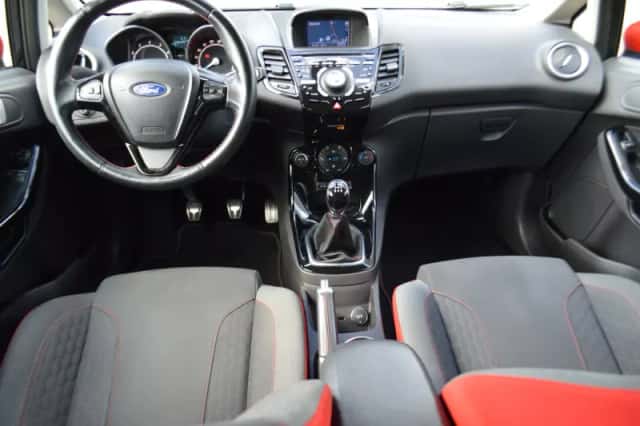 Ford Fiesta (2015) thumbnail 3