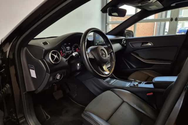 Mercedes-Benz A-Klasse (2016) thumbnail 2