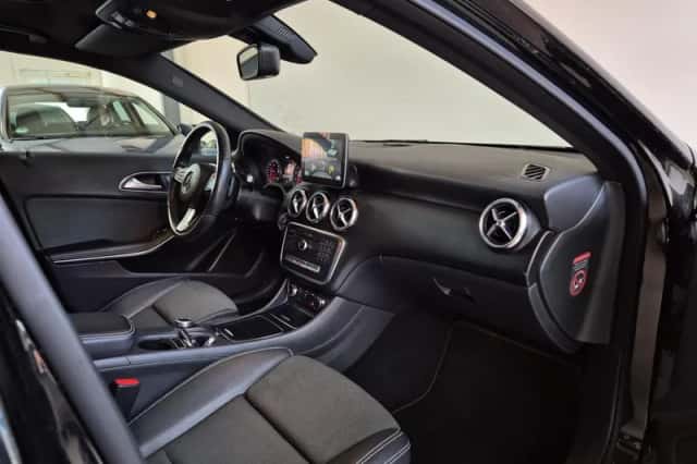 Mercedes-Benz A-Klasse (2016) thumbnail 4