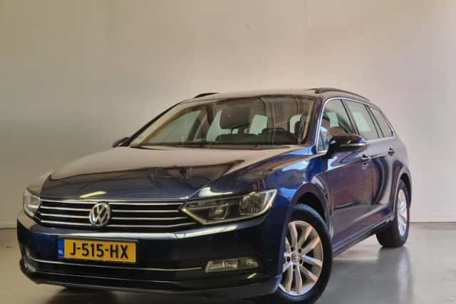 Volkswagen Passat (2016) thumbnail 1