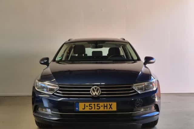 Volkswagen Passat (2016) thumbnail 5