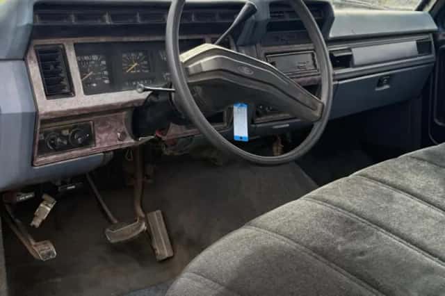 Ford F-250 (1986) thumbnail 2