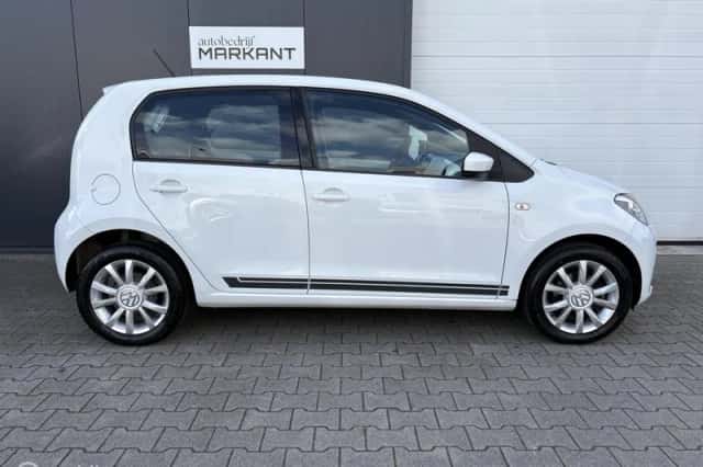 Volkswagen Up! (2016) thumbnail 5