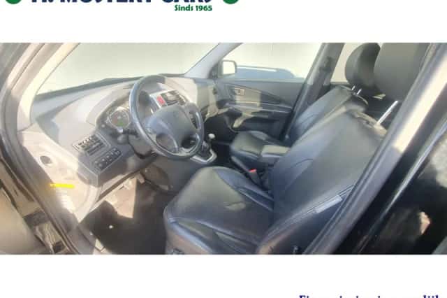 Hyundai Tucson (2010) thumbnail 4