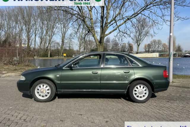 Audi A4 (1999) thumbnail 2
