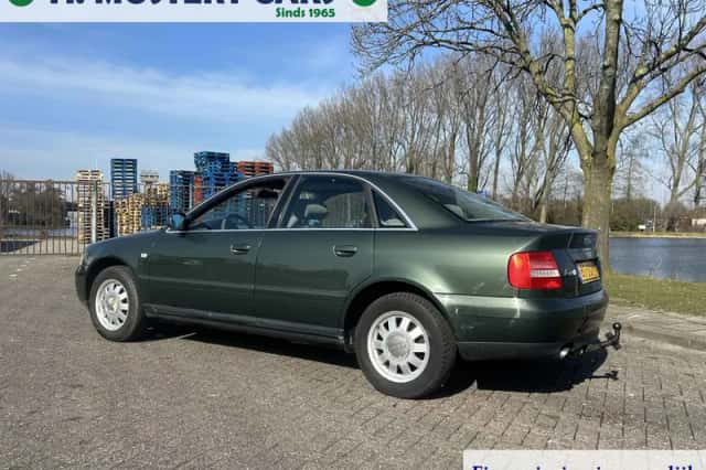Audi A4 (1999) thumbnail 4