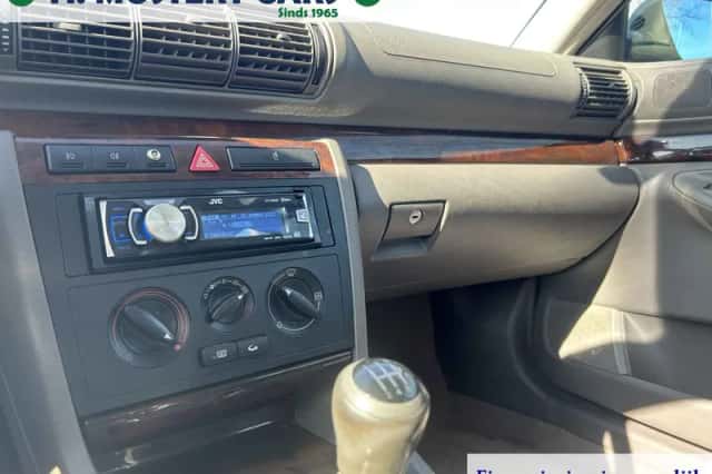 Audi A4 (1999) thumbnail 5