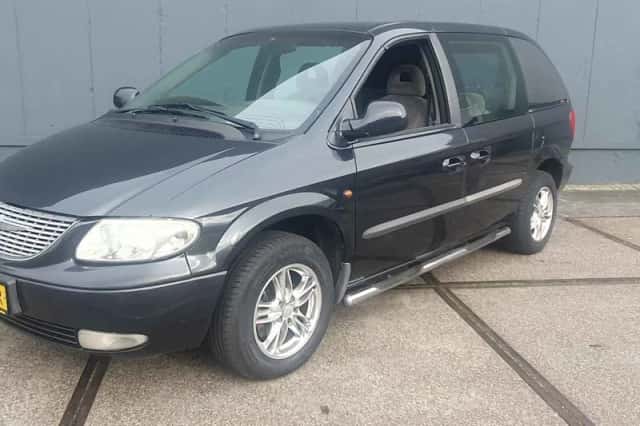 Chrysler Grand Voyager (2002) thumbnail 1