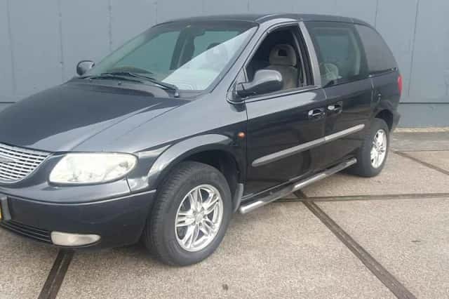 Chrysler Grand Voyager (2002) thumbnail 2