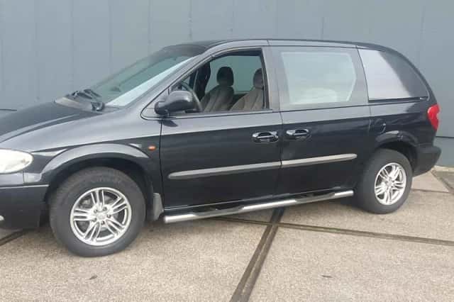 Chrysler Grand Voyager (2002) thumbnail 3