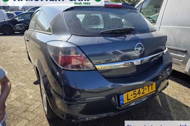 Opel Astra (2008) thumbnail 3