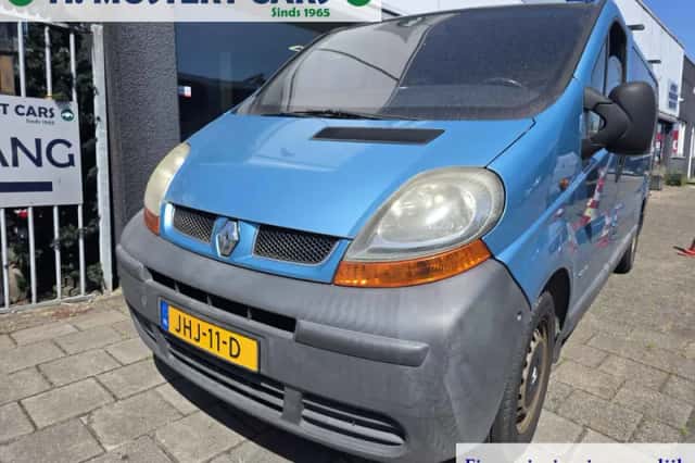 Renault Trafic (2004) thumbnail 2