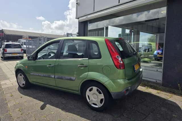 Ford Fiesta (2007) thumbnail 2