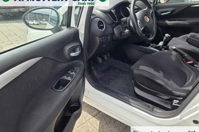 Fiat Punto Evo (2015) thumbnail 2