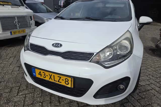 Kia Rio (2012) thumbnail 1