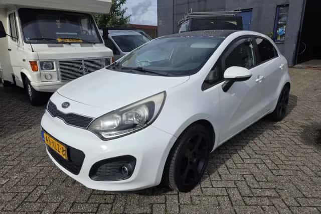 Kia Rio (2012) thumbnail 2