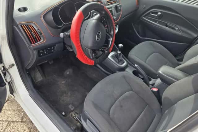Kia Rio (2012) thumbnail 4