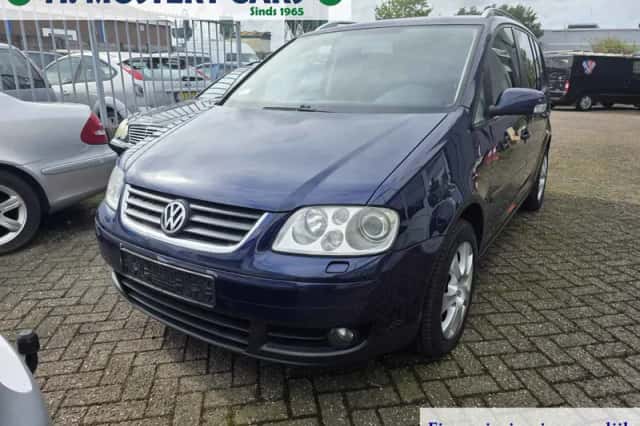 Volkswagen Touran (2005) thumbnail 2