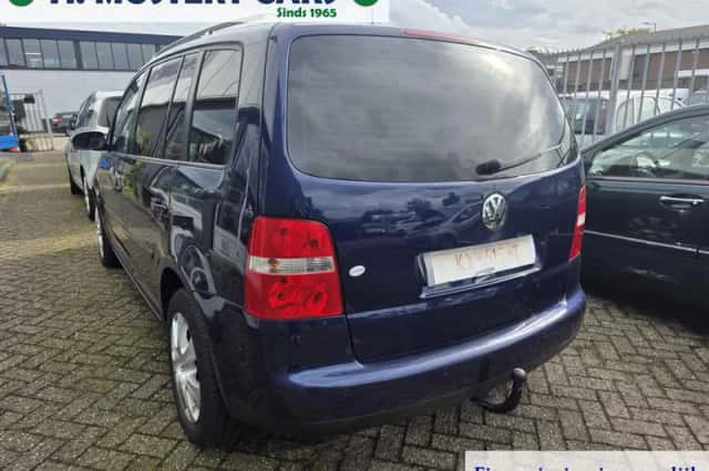 Volkswagen Touran (2005) thumbnail 3