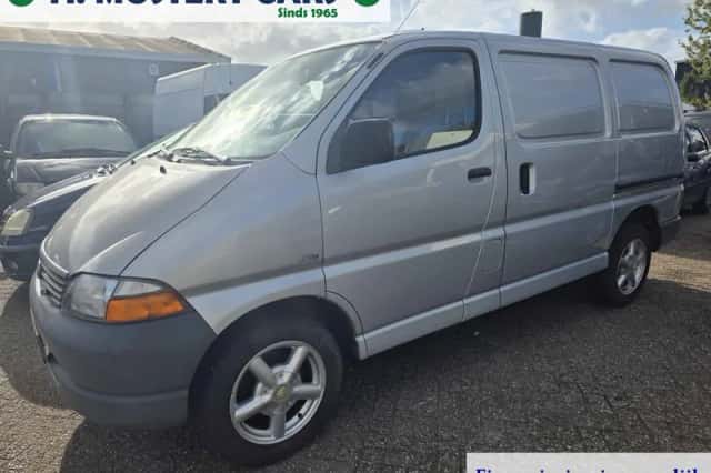 Toyota HiAce (2006) thumbnail 1