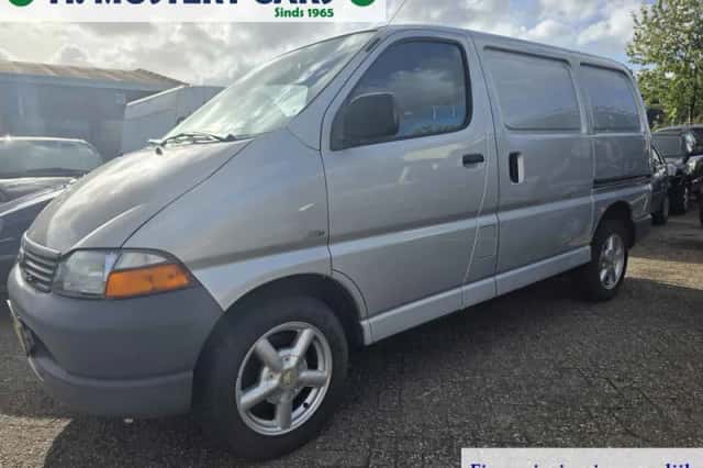 Toyota HiAce (2006) thumbnail 2