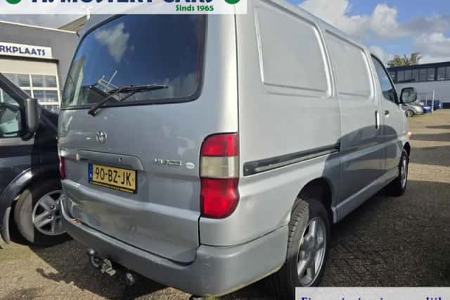 Toyota HiAce (2006) thumbnail 4
